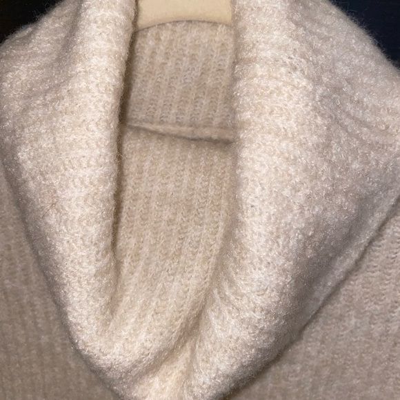 Topshop Camel turtle neck Sweater, ribbed Color Ivory , 0-2, NWOT - Picture 7 of 11
